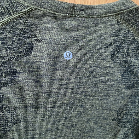 Lululemon long sleeve shirt, beautiful pattern of flowers. Olive green, like new - Picture 11 of 12